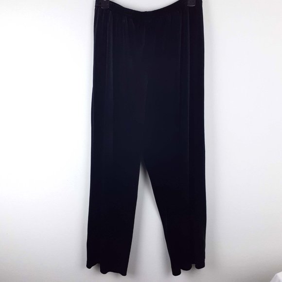 Snakeskin pattern 2-Pc blouse and velor pant set. Signature Robbie Bee - Picture 5 of 8